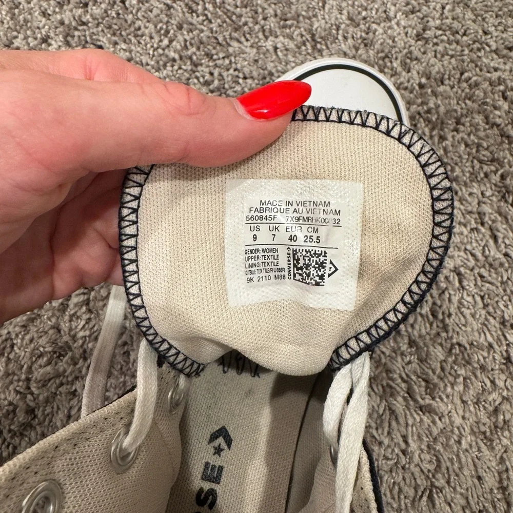 Converse hardly worn